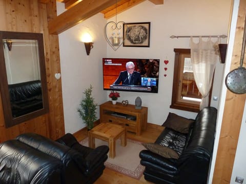 Smart TV, fireplace, DVD player, table tennis