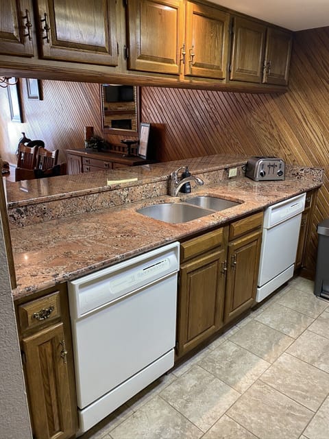 Kitchen- did you notice the two dishwashers?? Two thumbs up!