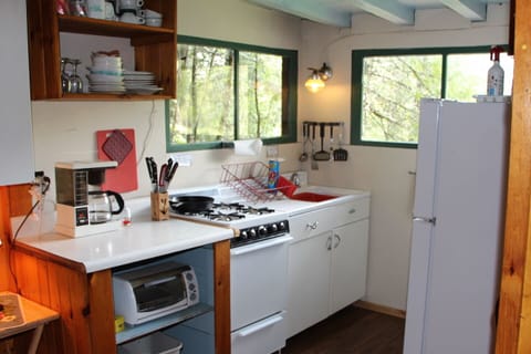 Fridge, oven, stovetop, coffee/tea maker