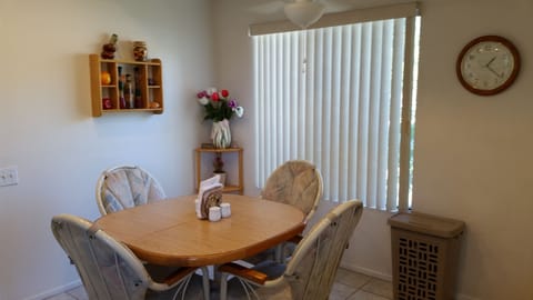 Breakfast table in Kitchen