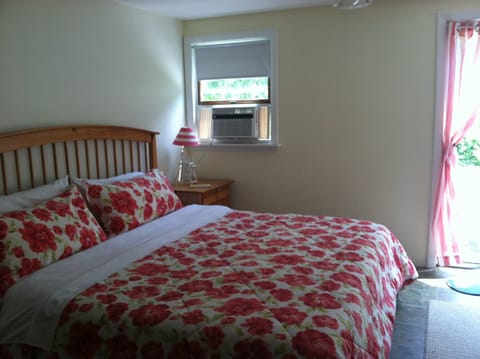 4 bedrooms, desk, iron/ironing board, free WiFi