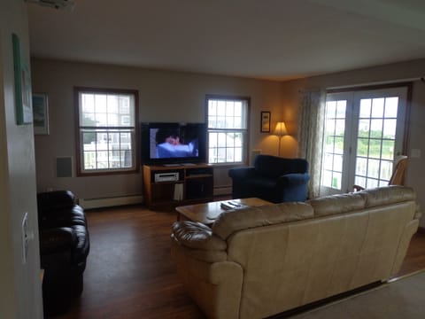 Enjoy your summer vacation with an ocean view in Narragansett, Rhode Island! House in Point Judith