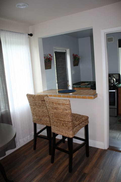 breakfast bar detail.