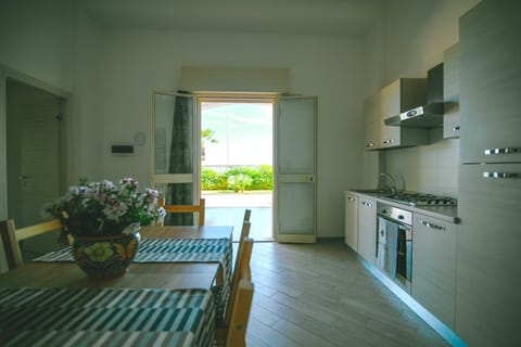 Fridge, oven, stovetop, coffee/tea maker