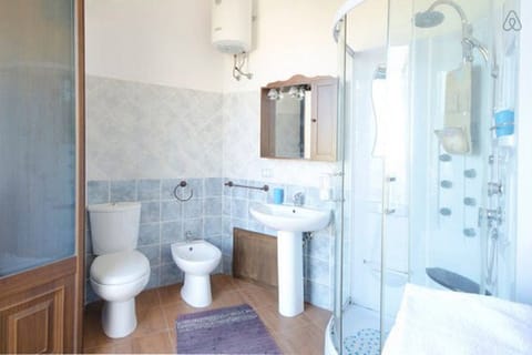 Shower, jetted tub, hair dryer, bidet