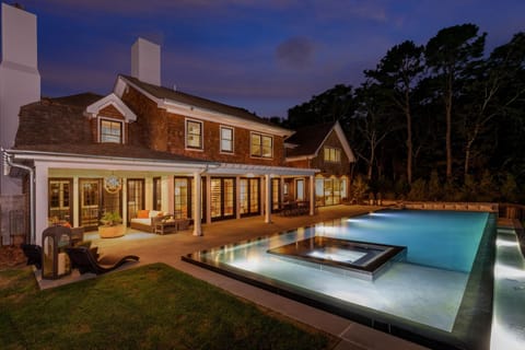 Outdoor pool, an infinity pool