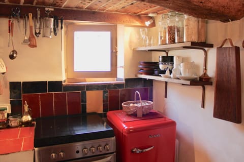 Fully equipped kitchen
Open plan to the living room
