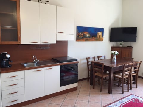 Nice Kitchen with Large Dining Table 