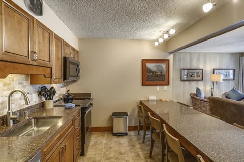 Kitchen / Dining