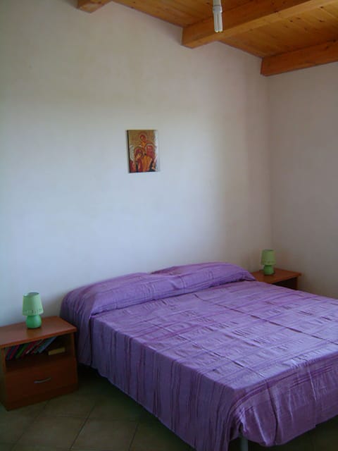 3 bedrooms, iron/ironing board, bed sheets