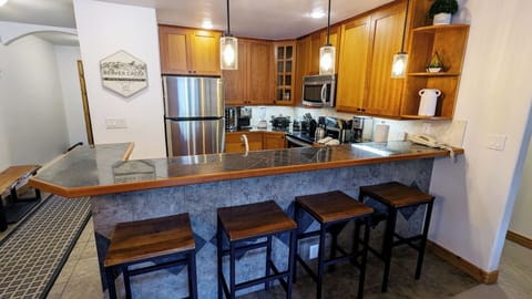 Beaver Creek West Condo I-2 kitchen with breakfast bar