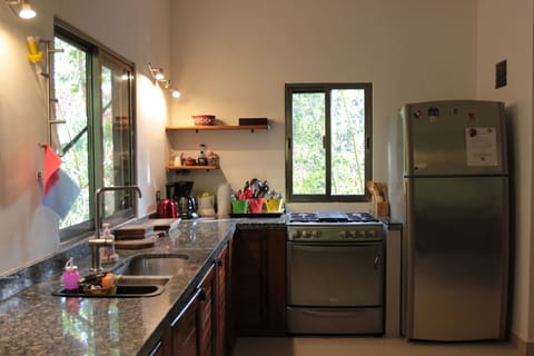 Fridge, oven, stovetop, coffee/tea maker