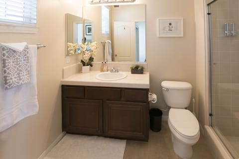 Private and stylish en-suite bathroom