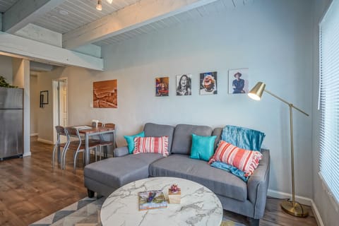 Open floor plan, high ceilings