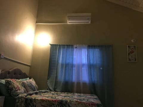 2 bedrooms, iron/ironing board, WiFi