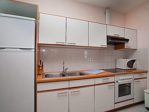 Fridge, microwave, oven, cookware/dishes/utensils