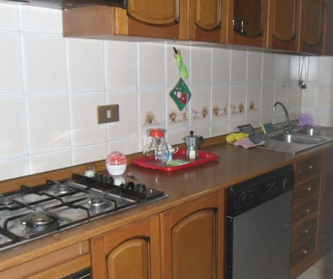 Microwave, oven, stovetop, coffee/tea maker