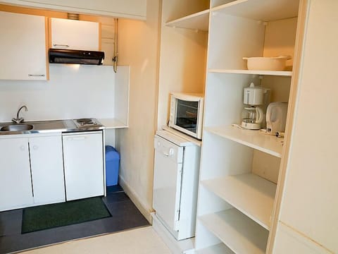 Fridge, dishwasher, toaster, highchair