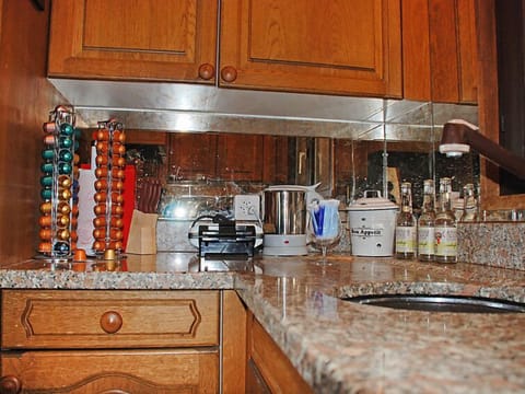 Fridge, oven, dishwasher, cookware/dishes/utensils