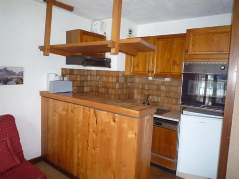 Fridge, oven, dishwasher, highchair