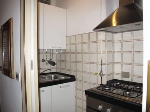 Fridge, oven, cookware/dishes/utensils