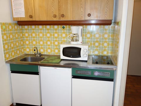 Fridge, microwave, cookware/dishes/utensils