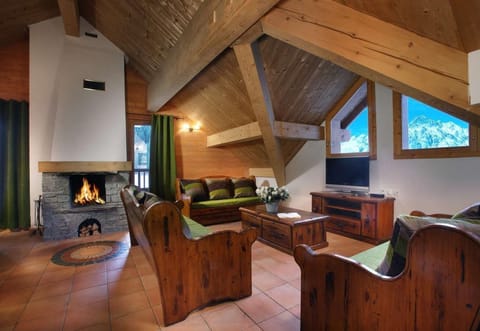 Living room | Fireplace