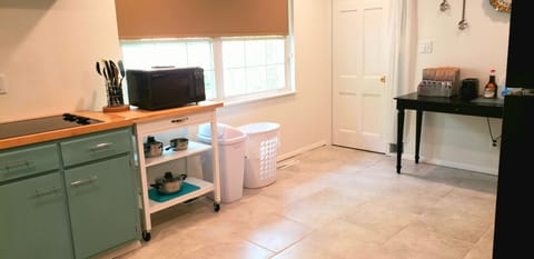 KITCHEN:
-Coffee Bar
-Microwave
-Stove/Oven