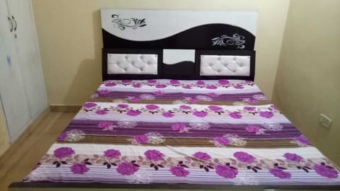 2 bedrooms, in-room safe, iron/ironing board, bed sheets