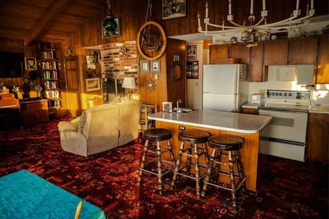 "The kitchen is very well stocked with pots, pans, baking dishes and just everything so it was easy to cook for a large group. We all want to come back next year and stay longer!" - Sabrina Aug 2019