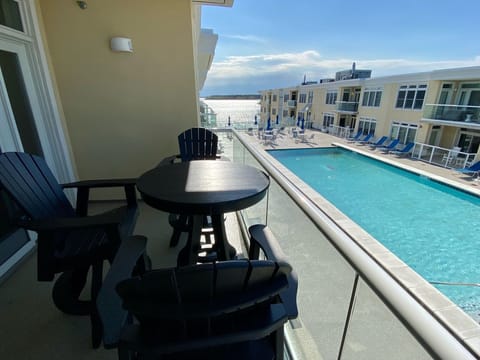 Indoor pool, outdoor pool