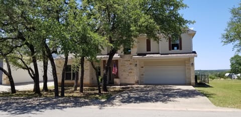 Beautiful private location overlooking Lake Travis