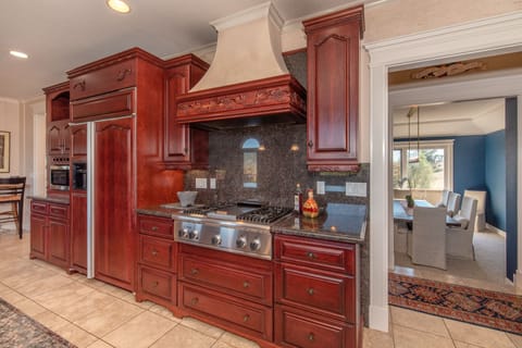 5 Burner gas Thermodor range & newer Viking refrigerator not pictured