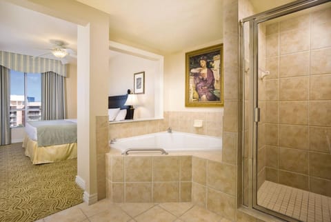 Combined shower/tub, jetted tub, hair dryer, towels