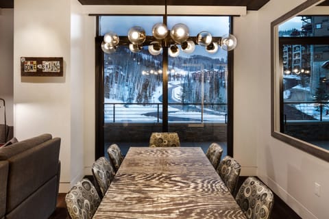 Dining room table with seating for 8 and awesome views!