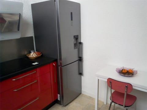 Fridge, microwave, dishwasher, coffee/tea maker