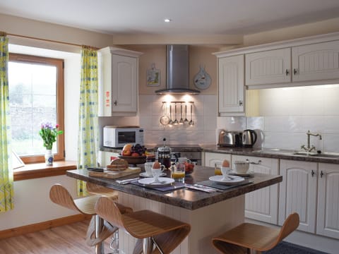 Lovely kitchen and dining space | Tigh Craggan - Tigh Craggan Cottages, Weem, near Aberfeldy