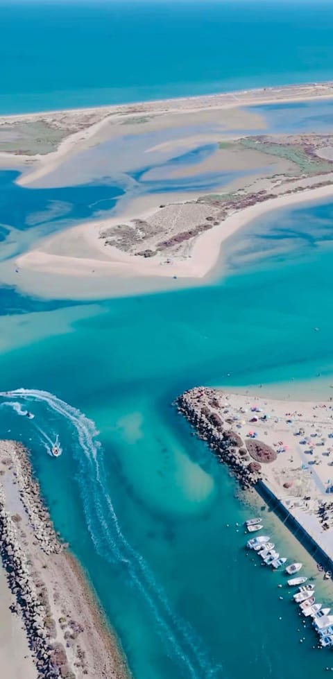 Beach nearby, sun loungers, beach towels