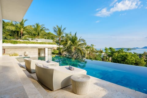 Outdoor pool, an infinity pool