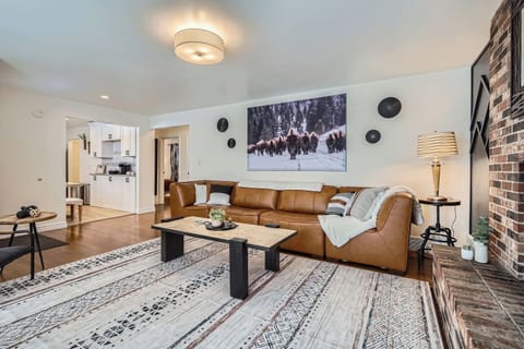 Plenty of seating to enjoy.
