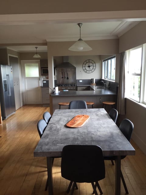 Dining / kitchen