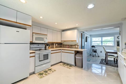 Kitchen | Fully Equipped w/ Cooking Basics