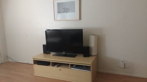 Smart TV with WIFI and dish TV