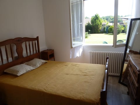 2 bedrooms, iron/ironing board, WiFi, wheelchair access
