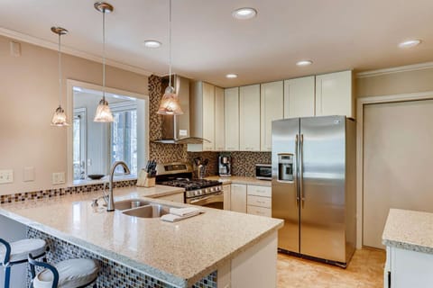 No need to eat out -- Fully-stocked, gorgeous designer  kitchen!