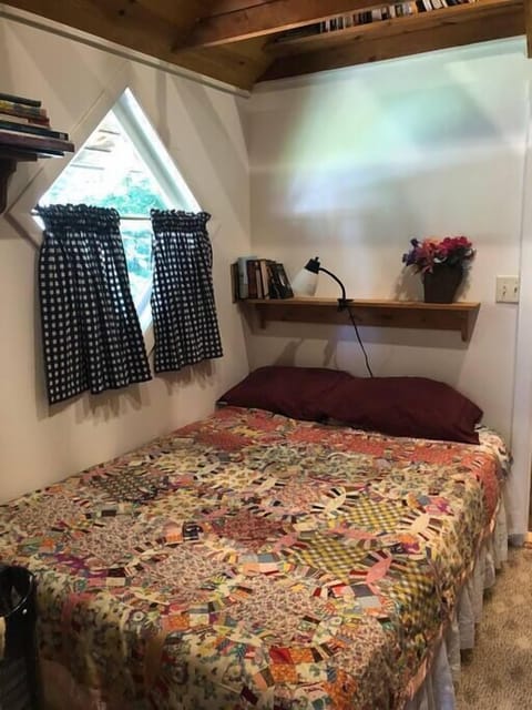1 bedroom, travel crib, WiFi, bed sheets