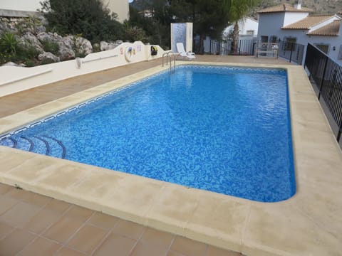 Shared pool, shower, swimmable not just a plunge