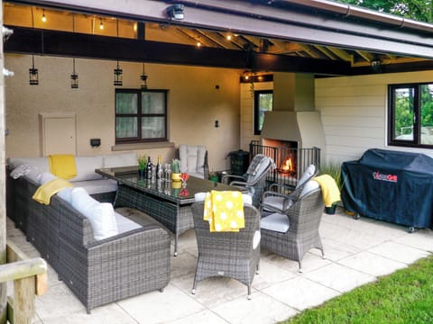 Covered Purgola | Hayscastle Farmhouse - Hayscastle Cottages, Hayscastle