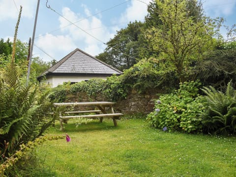 Private lawned garden | Honeybags - Wooder Manor, Widecombe-in-the-Moor, near Bovey Tracey