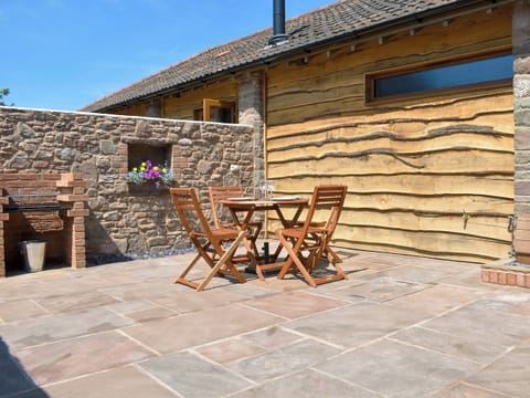 Spacious patio area | Little Allaston Farm Holidays - Lambing Shed - Little Allaston Farm, Lydney